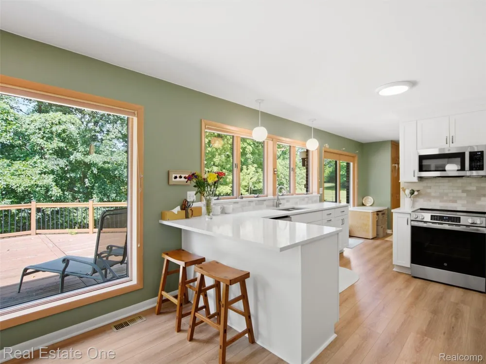 2626 W Wattles Road Troy City, MI 48098