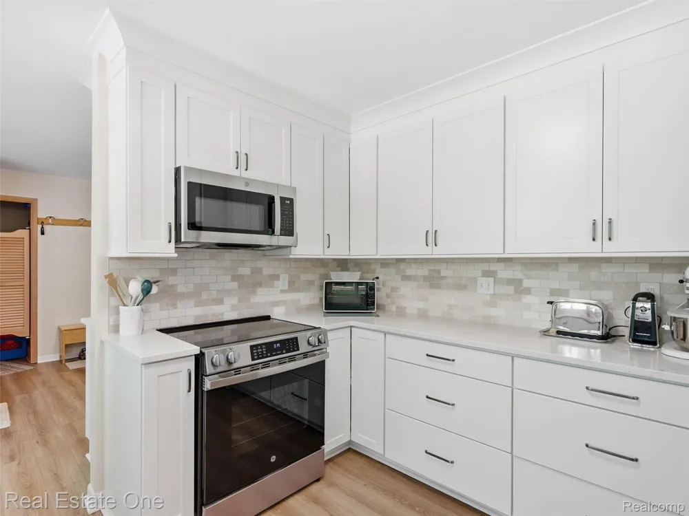 2626 W Wattles Road Troy City, MI 48098