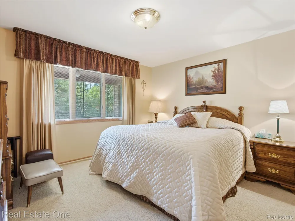 2626 W Wattles Road Troy City, MI 48098