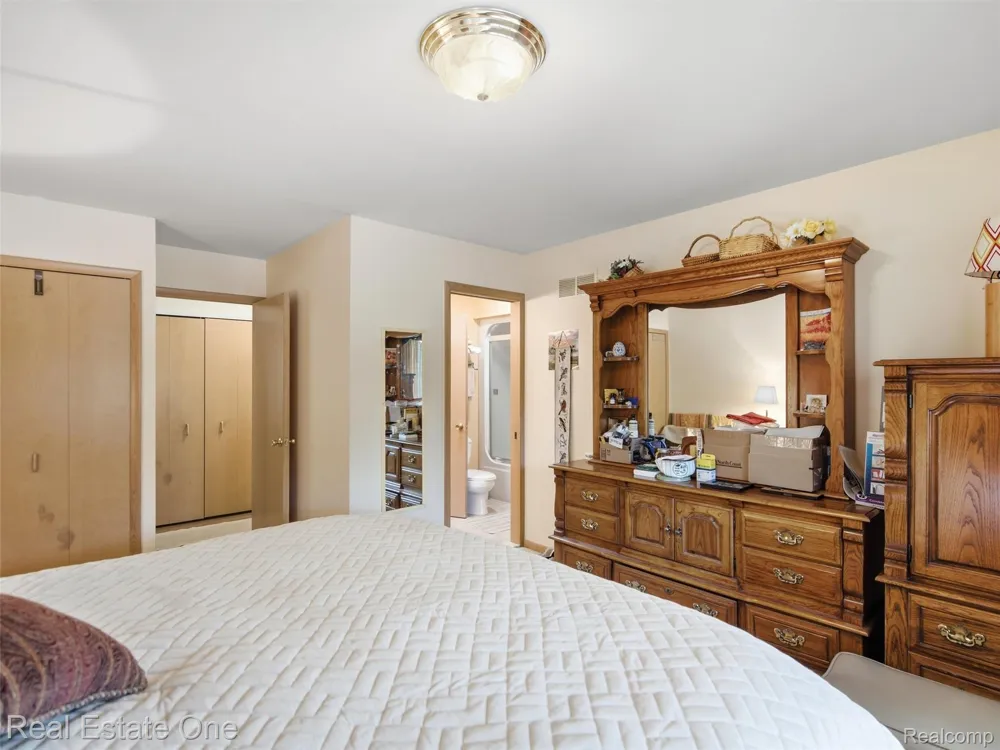 2626 W Wattles Road Troy City, MI 48098