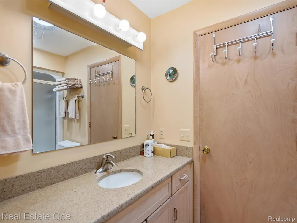 2626 W Wattles Road Troy City, MI 48098