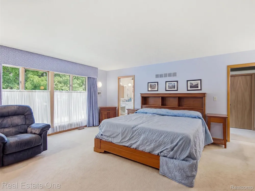 2626 W Wattles Road Troy City, MI 48098