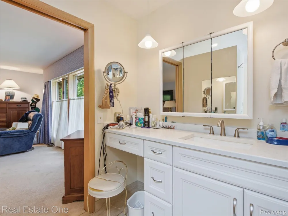 2626 W Wattles Road Troy City, MI 48098