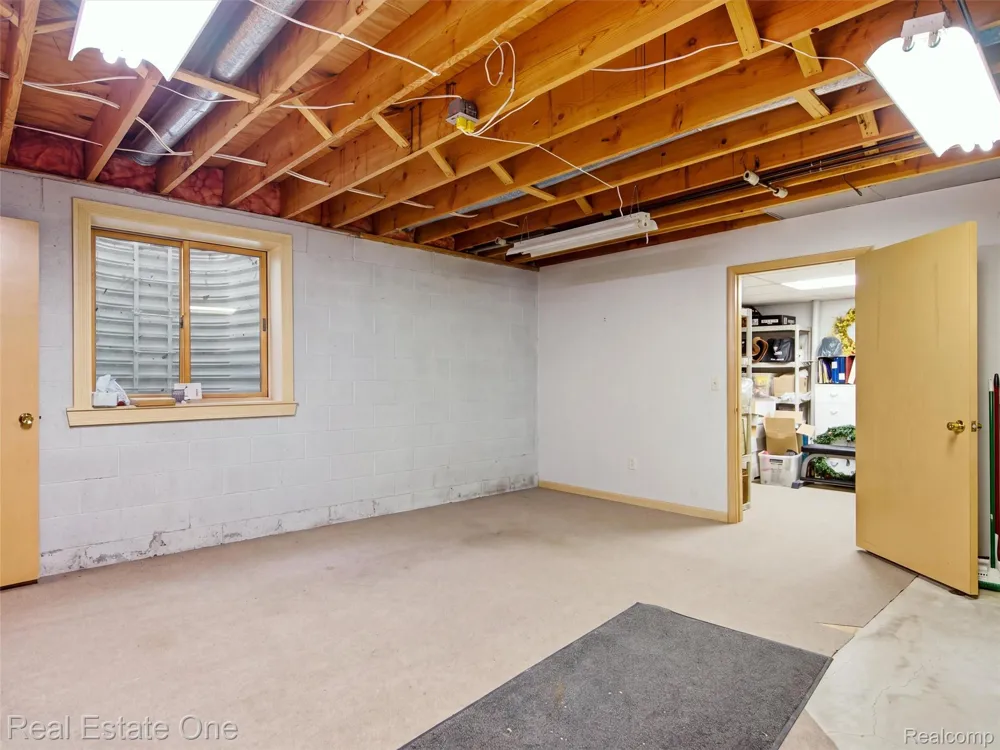 2626 W Wattles Road Troy City, MI 48098