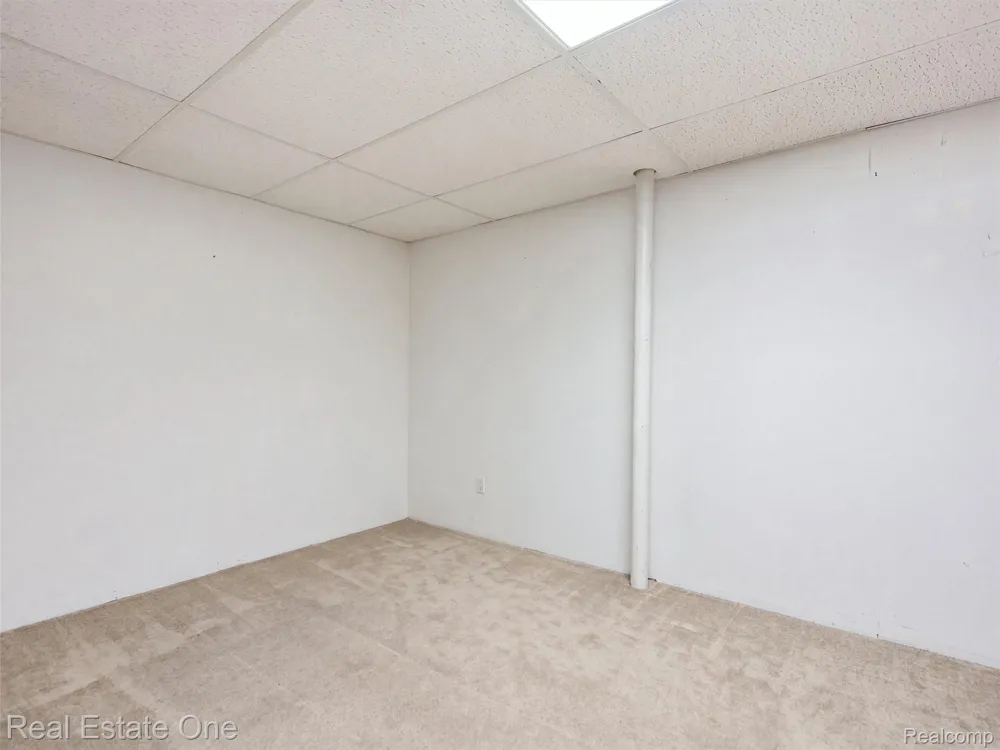 2626 W Wattles Road Troy City, MI 48098