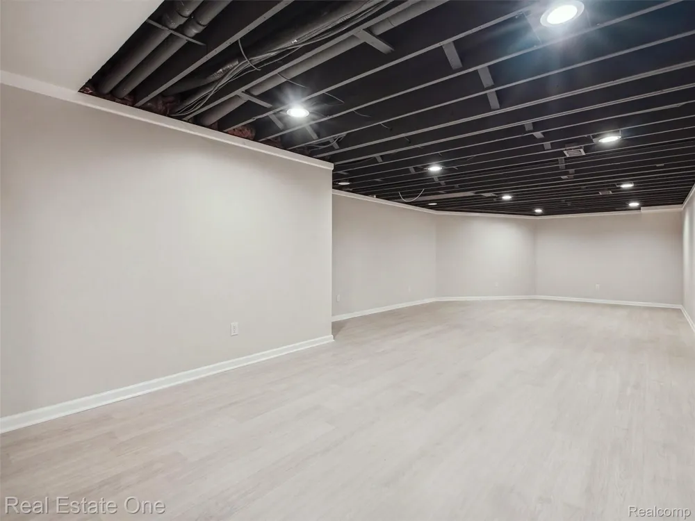 2626 W Wattles Road Troy City, MI 48098