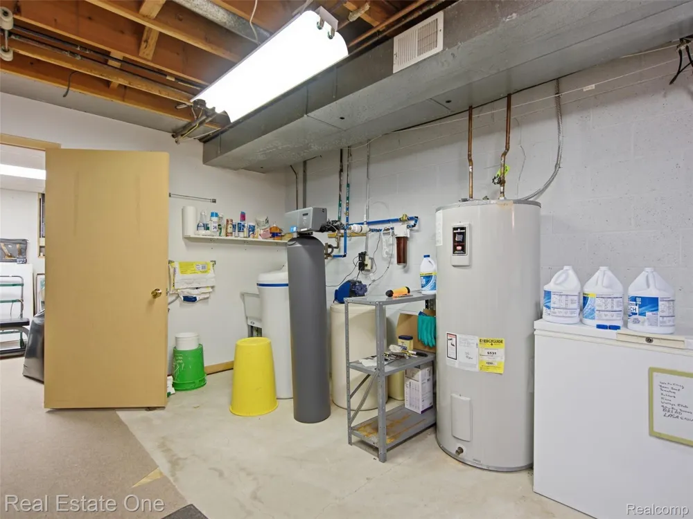 2626 W Wattles Road Troy City, MI 48098