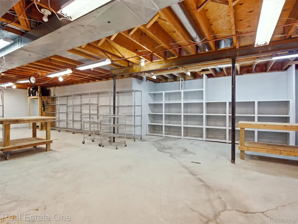 2626 W Wattles Road Troy City, MI 48098