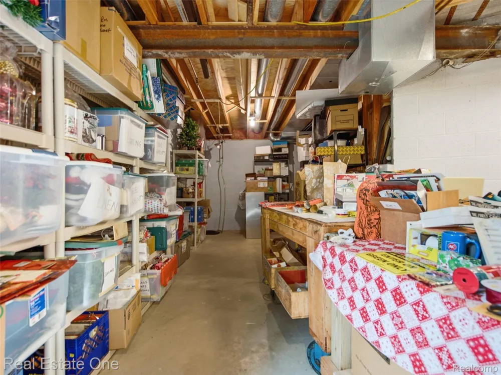 2626 W Wattles Road Troy City, MI 48098