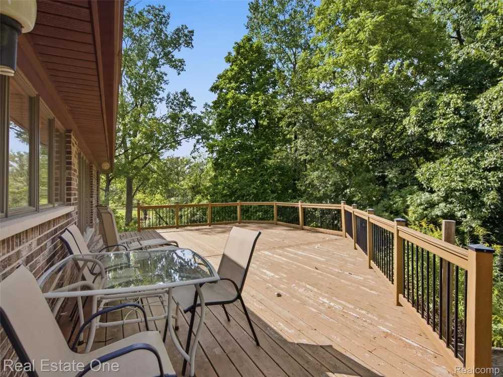 2626 W Wattles Road Troy City, MI 48098