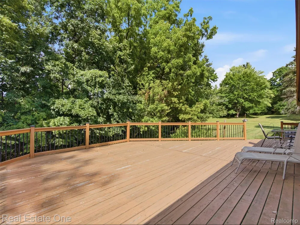 2626 W Wattles Road Troy City, MI 48098
