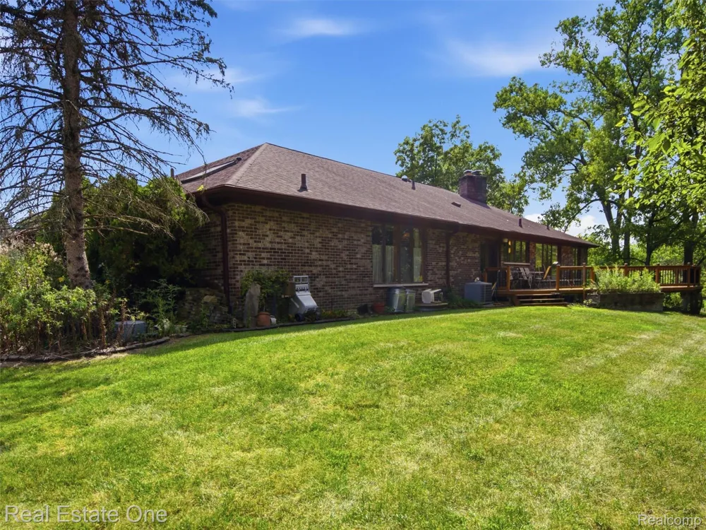 2626 W Wattles Road Troy City, MI 48098