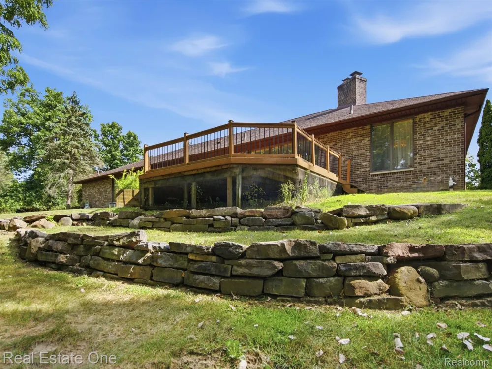 2626 W Wattles Road Troy City, MI 48098
