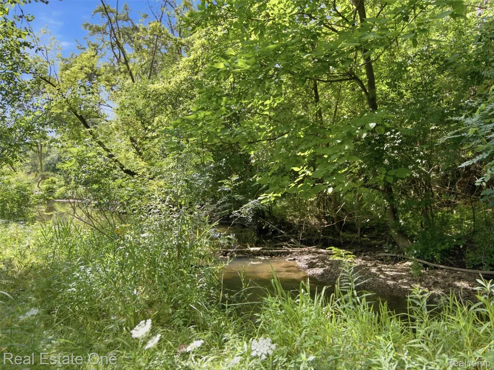 2626 W Wattles Road Troy City, MI 48098
