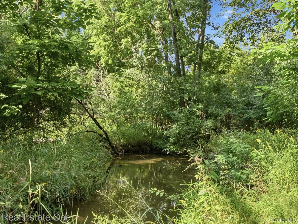2626 W Wattles Road Troy City, MI 48098