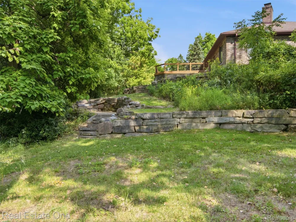 2626 W Wattles Road Troy City, MI 48098