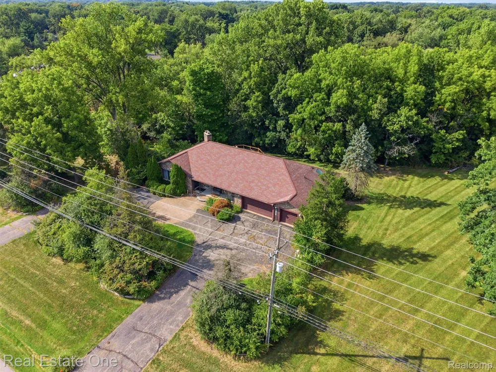 2626 W Wattles Road Troy City, MI 48098