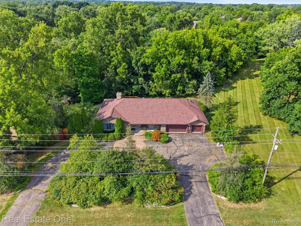 2626 W Wattles Road Troy City, MI 48098