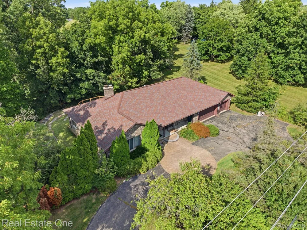 2626 W Wattles Road Troy City, MI 48098