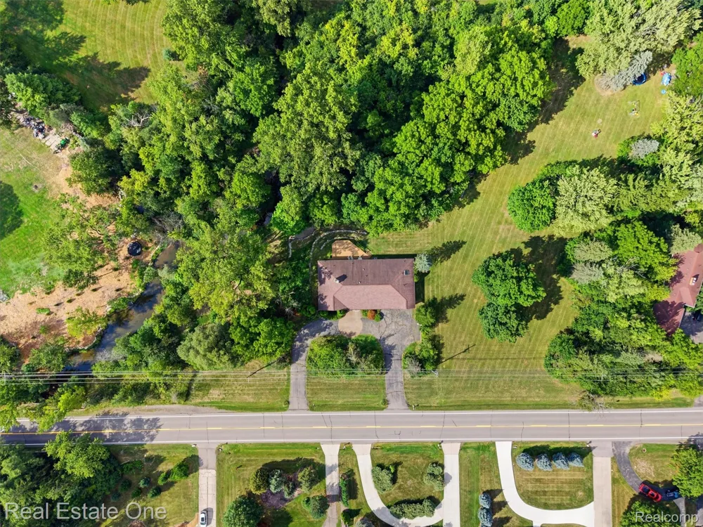 2626 W Wattles Road Troy City, MI 48098