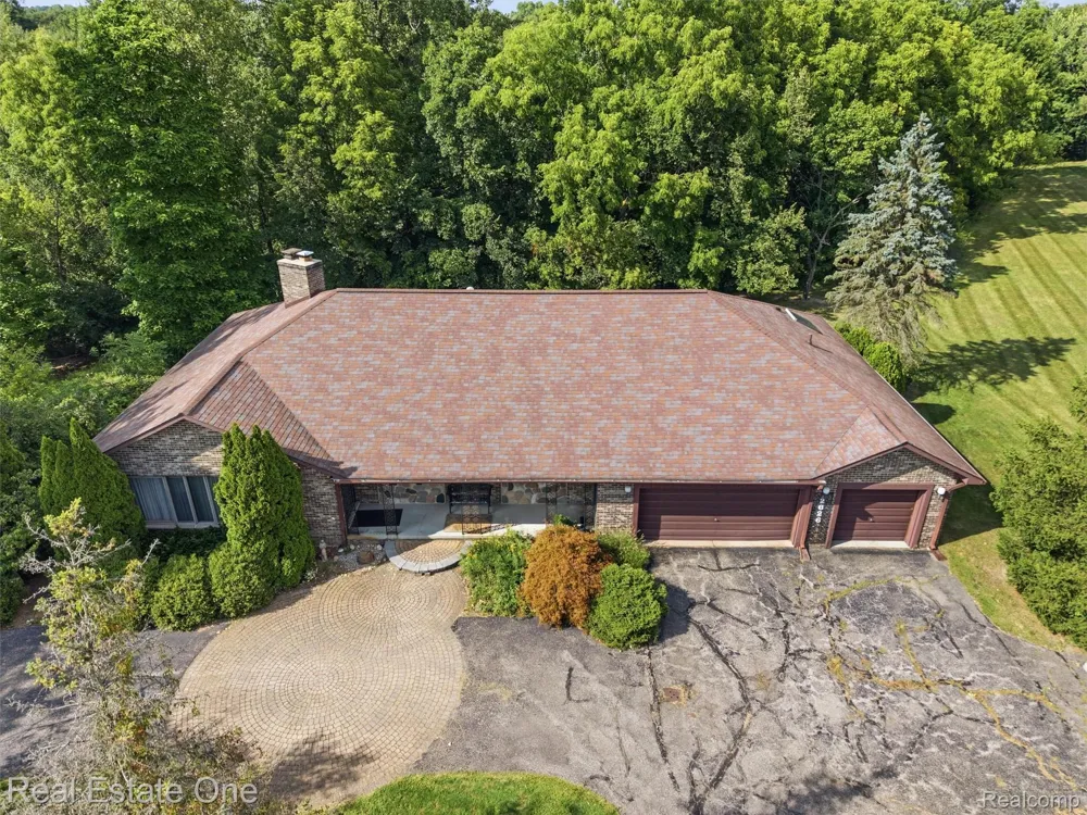 2626 W Wattles Road Troy City, MI 48098
