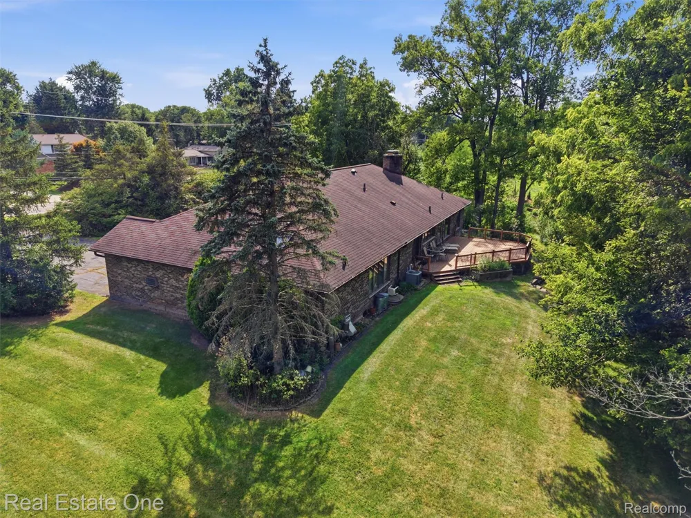 2626 W Wattles Road Troy City, MI 48098
