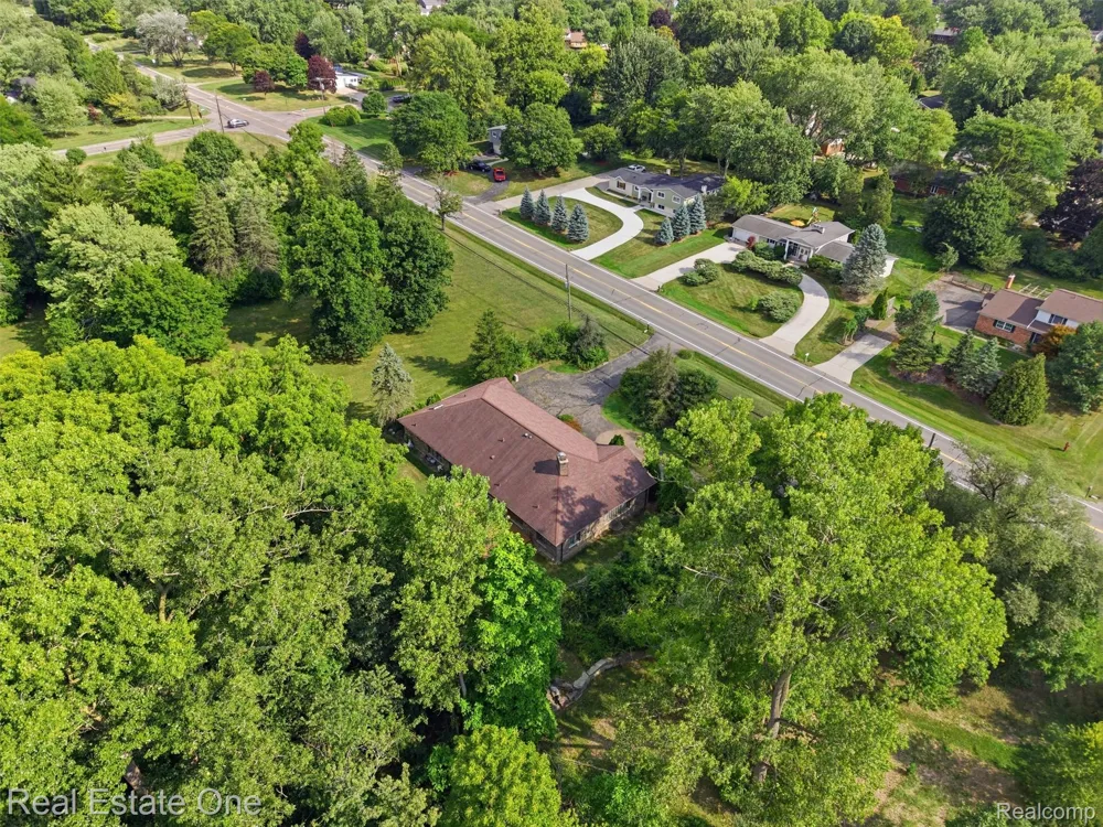 2626 W Wattles Road Troy City, MI 48098