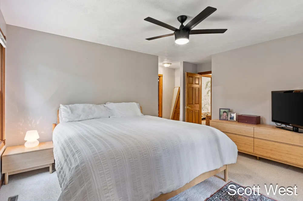 7181 River Glen Drive Caledonia Township, MI 49316
