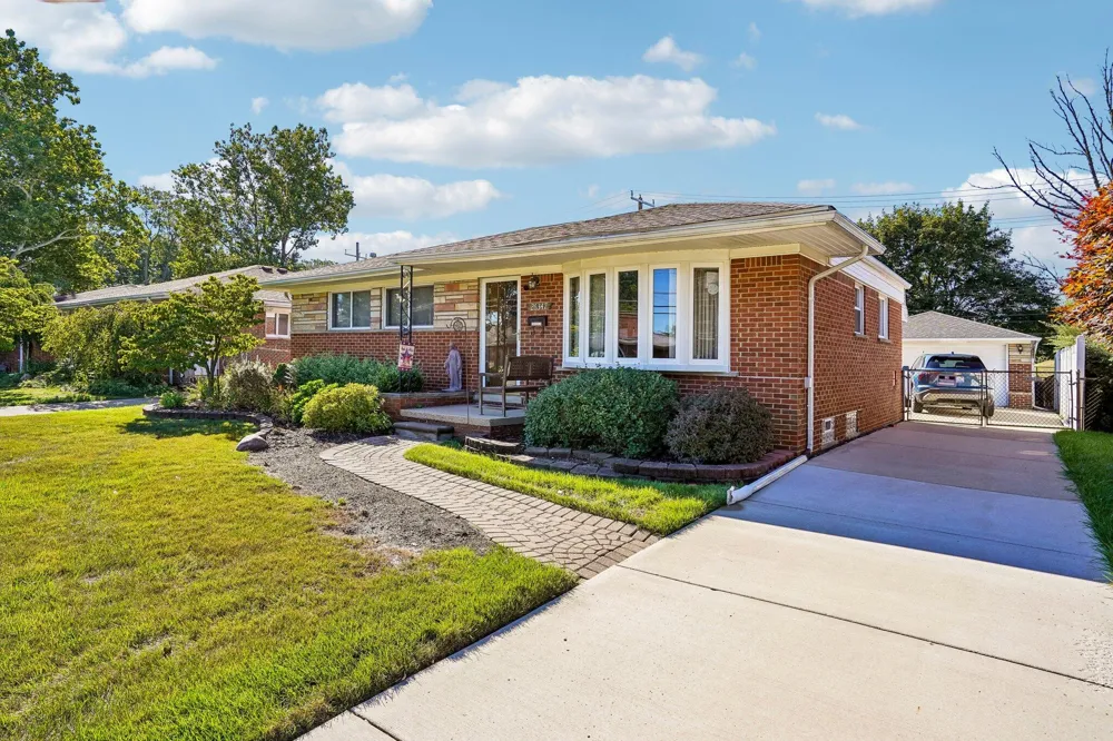 26347 Midway Street Dearborn Heights City, MI 48127
