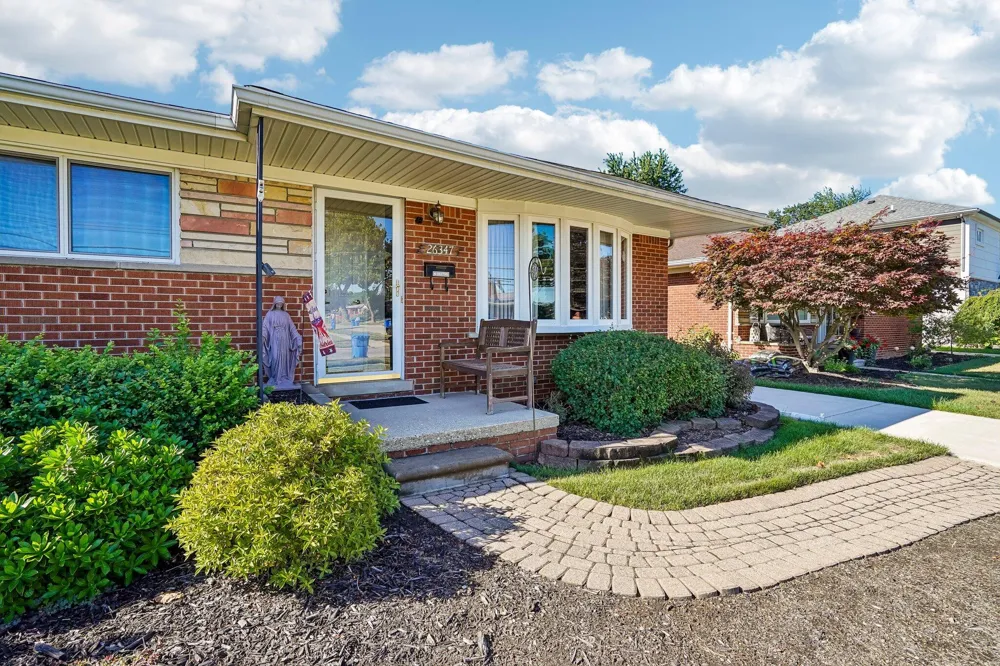 26347 Midway Street Dearborn Heights City, MI 48127