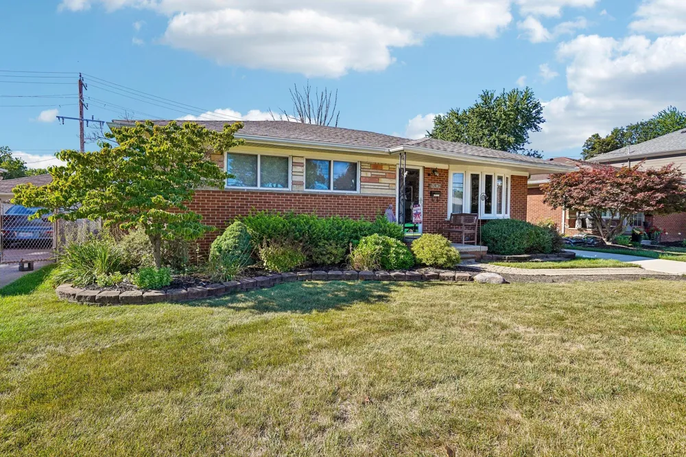 26347 Midway Street Dearborn Heights City, MI 48127