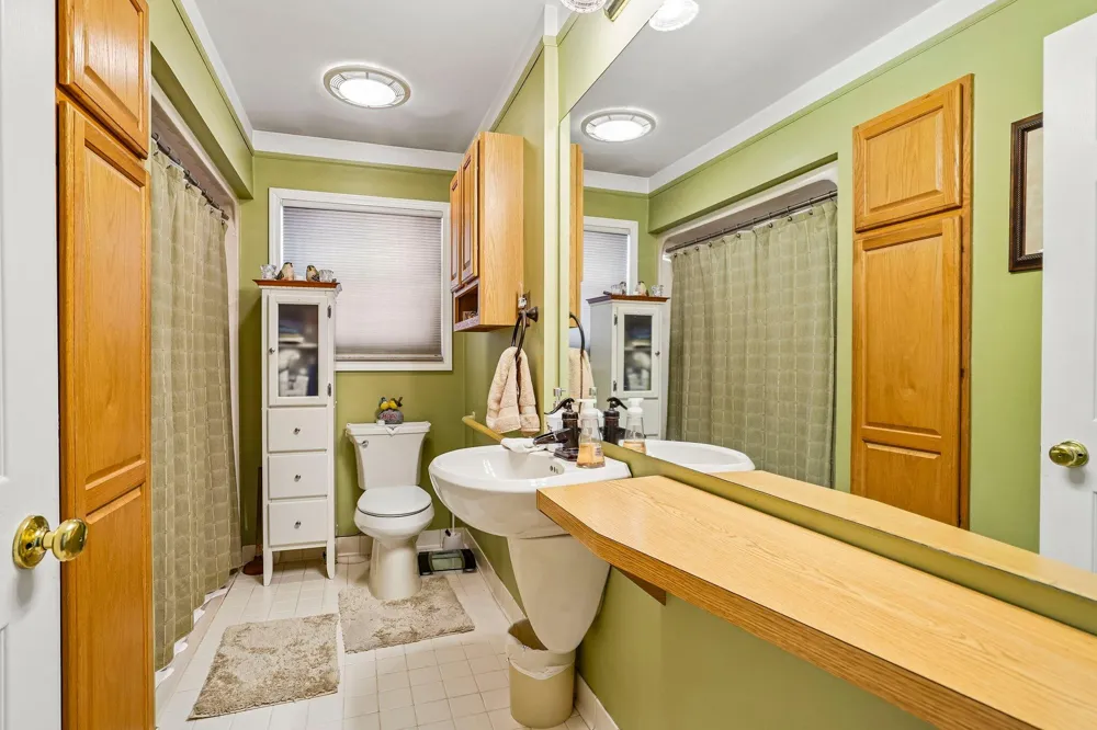 26347 Midway Street Dearborn Heights City, MI 48127