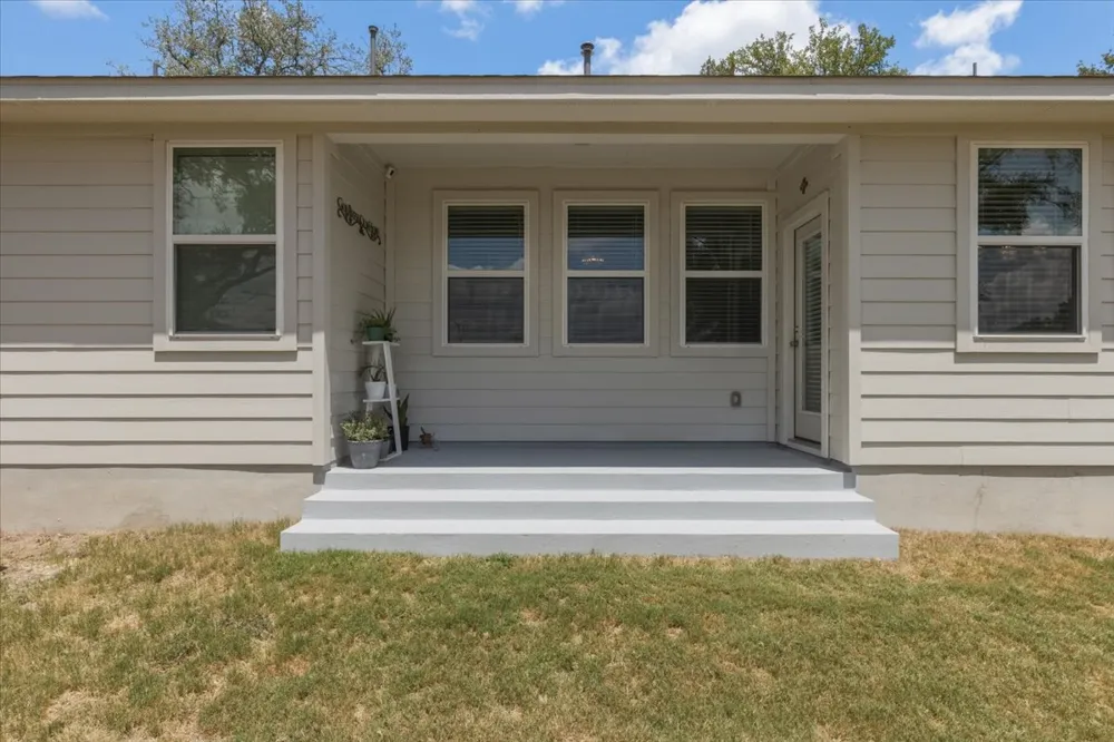 242 Reveille Drive Kyle, TX 78640