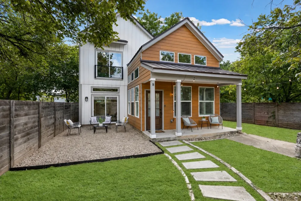 1609 Deloney Street #B Austin, TX 78721