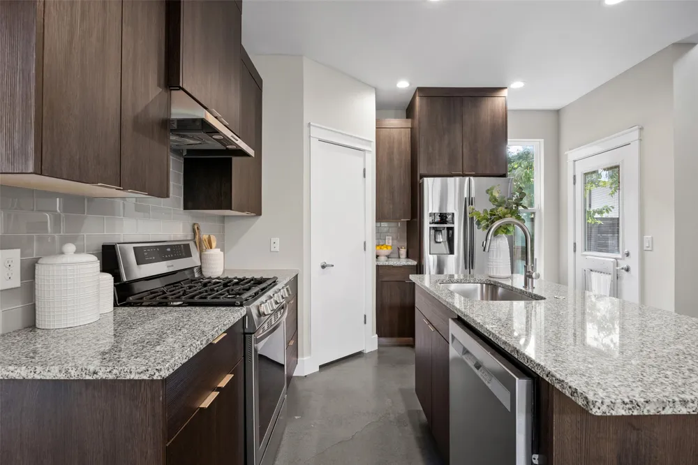 1609 Deloney Street #B Austin, TX 78721