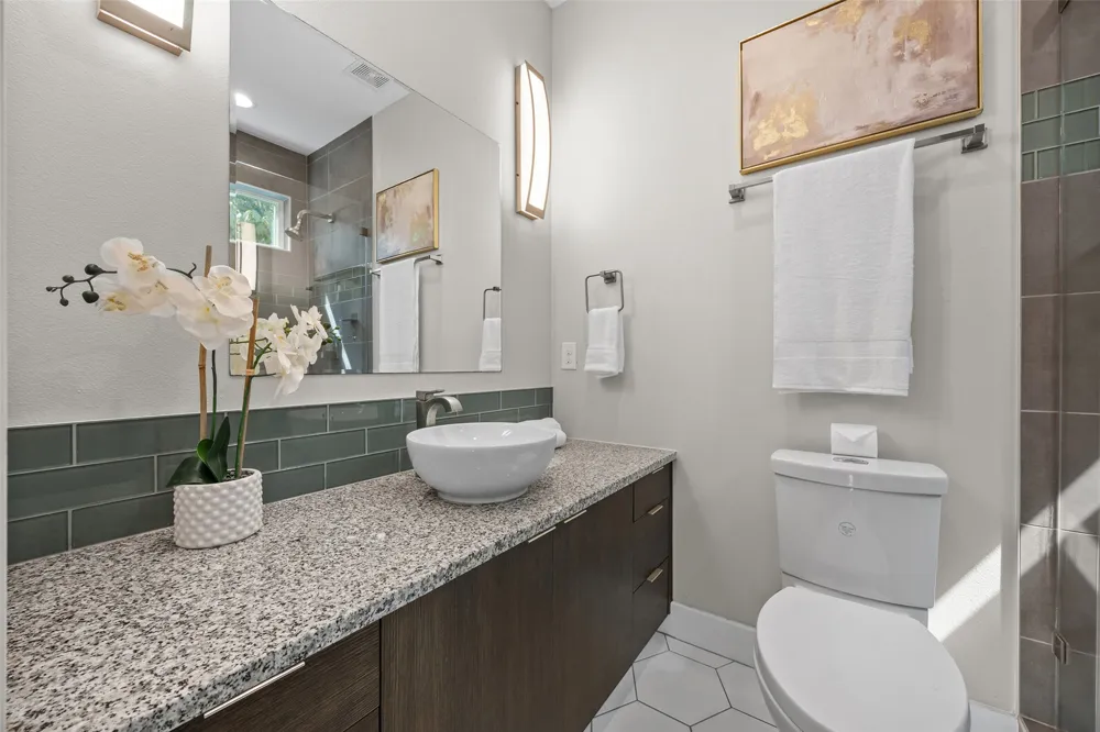 1609 Deloney Street #B Austin, TX 78721