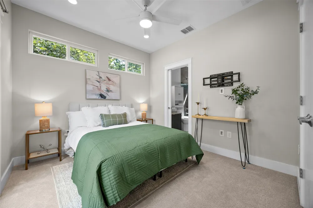 1609 Deloney Street #B Austin, TX 78721