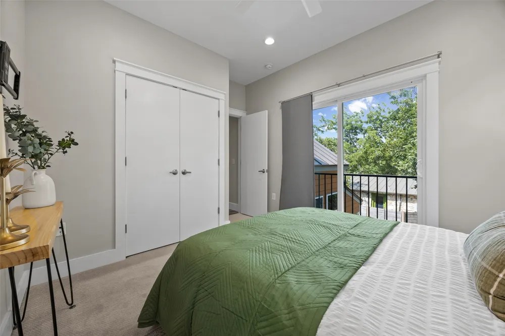 1609 Deloney Street #B Austin, TX 78721