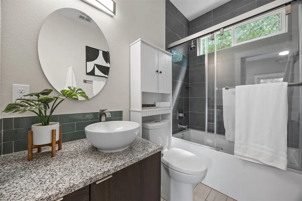 1609 Deloney Street #B Austin, TX 78721