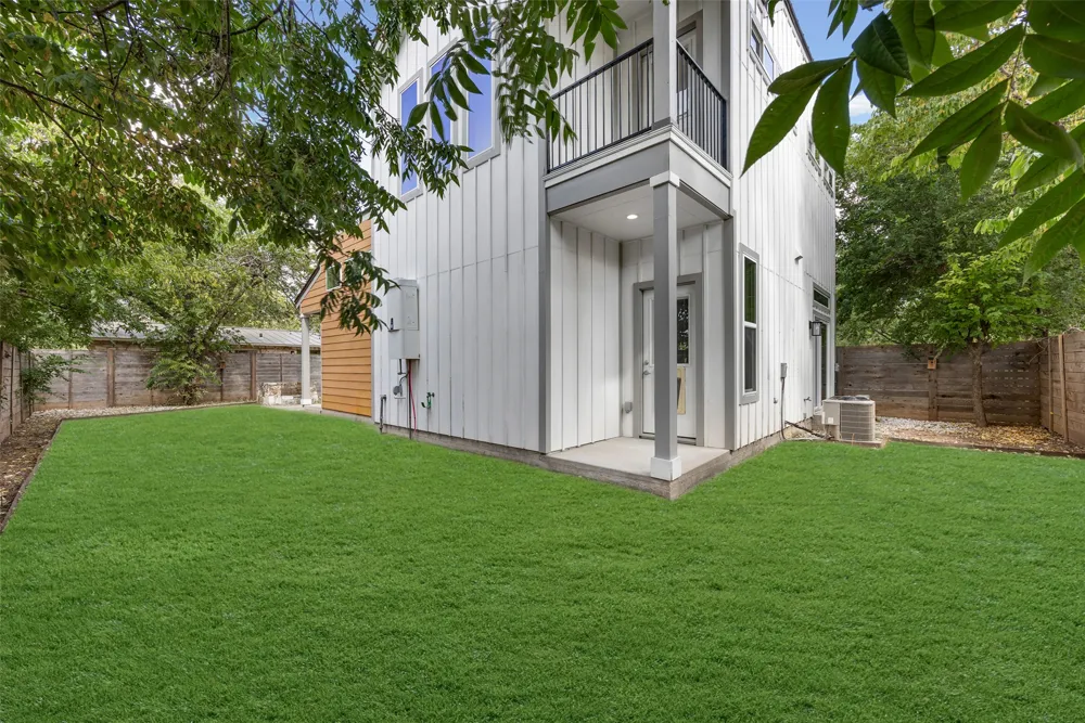 1609 Deloney Street #B Austin, TX 78721
