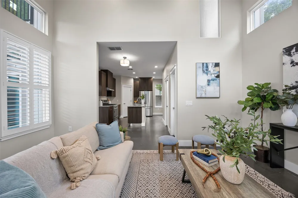 1609 Deloney Street #B Austin, TX 78721