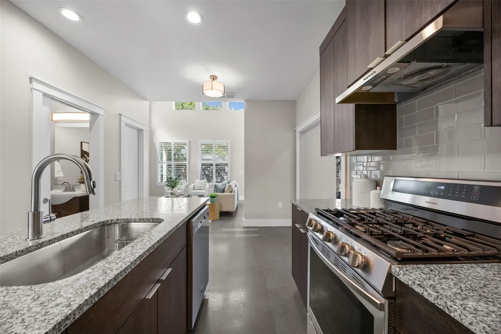 1609 Deloney Street #B Austin, TX 78721