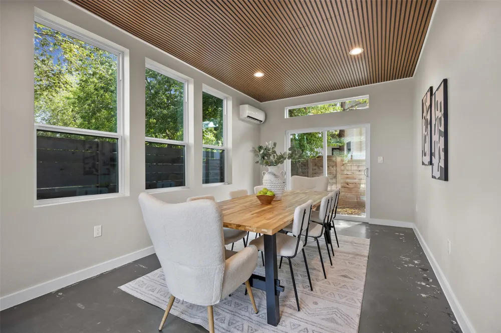1609 Deloney Street #B Austin, TX 78721