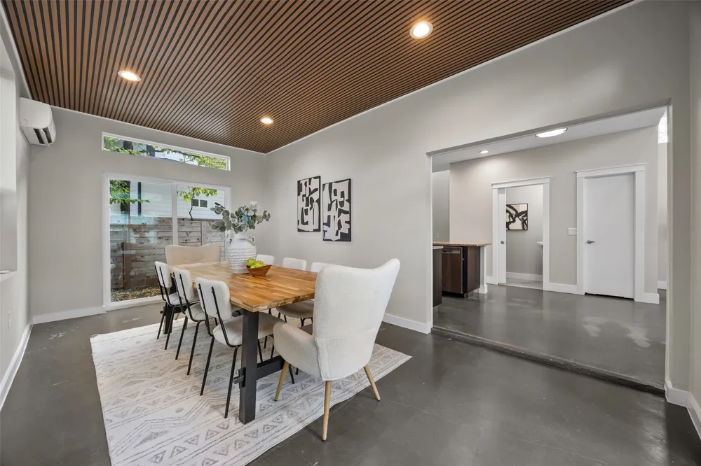 1609 Deloney Street #B Austin, TX 78721