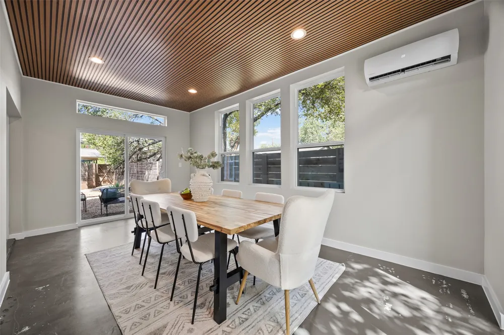 1609 Deloney Street #B Austin, TX 78721