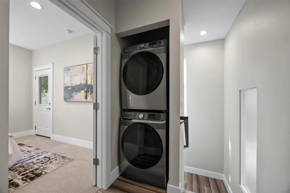 1609 Deloney Street #B Austin, TX 78721