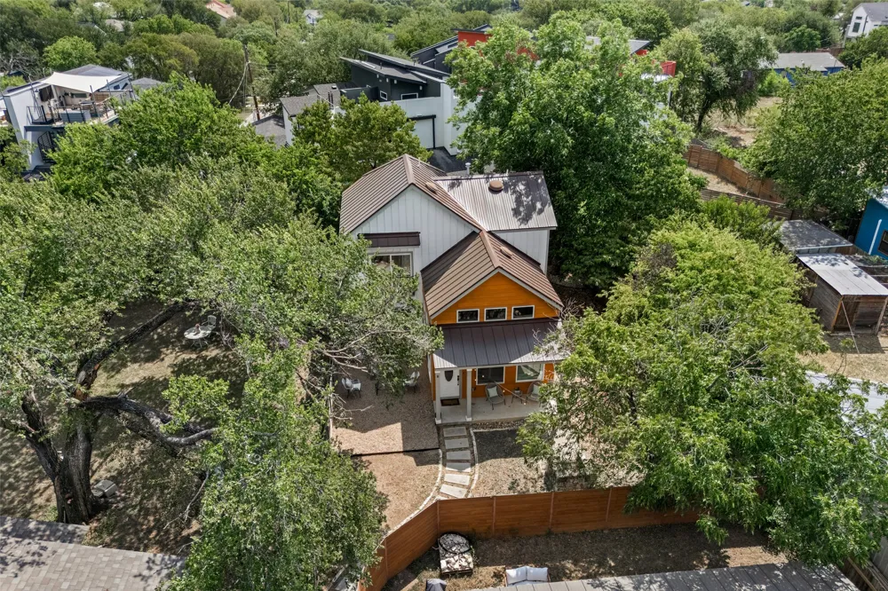1609 Deloney Street #B Austin, TX 78721