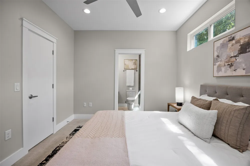 1609 Deloney Street #B Austin, TX 78721