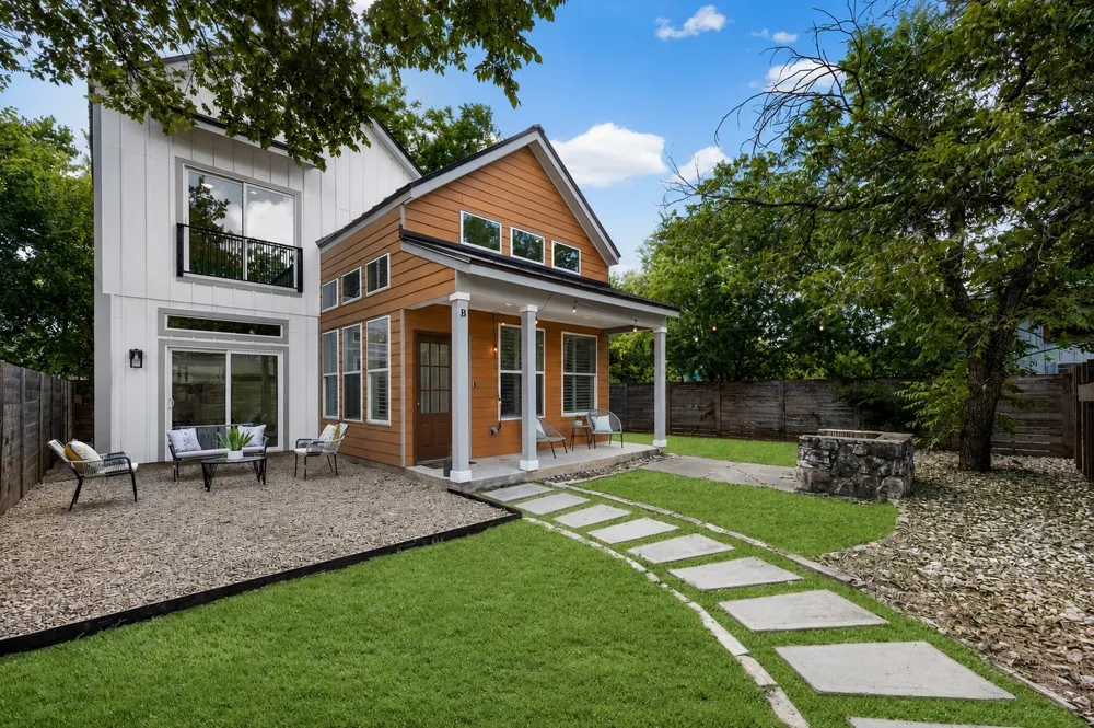 1609 Deloney Street #B Austin, TX 78721