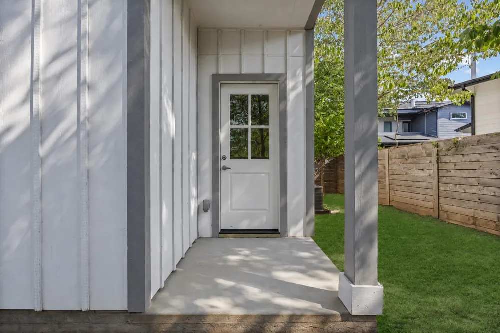 1609 Deloney Street #B Austin, TX 78721